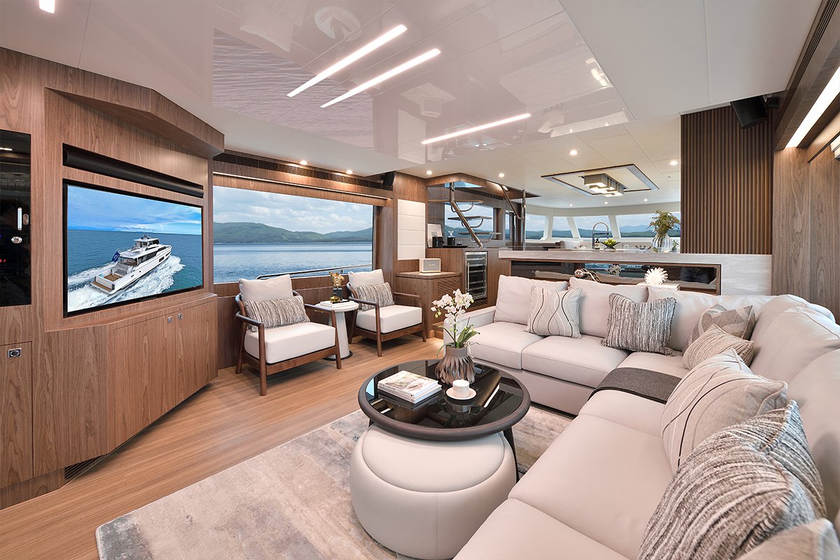 Horizon Yachts Displays the New V77 CMY at the Seattle Fall Boats Afloat Show